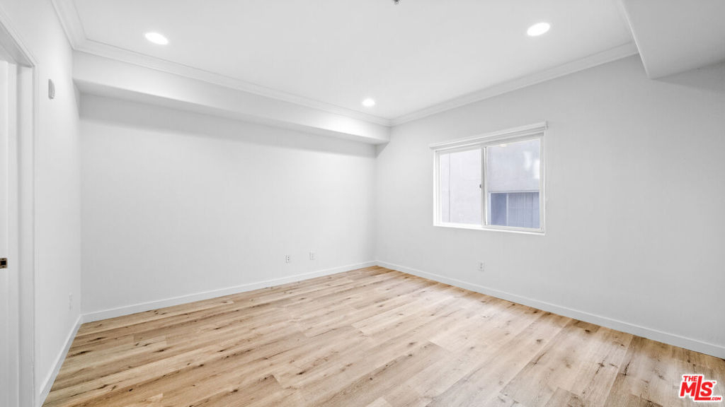 2335 S Bentley Avenue - Photo 11
