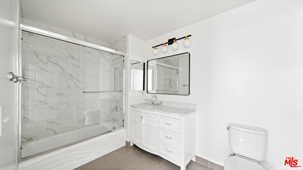 2335 S Bentley Avenue - Photo 9