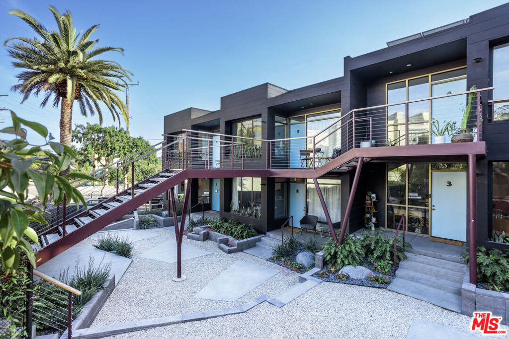 2811 Waverly Drive - Photo 1
