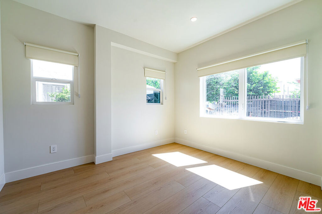 4637 W 18th Street - Photo 22