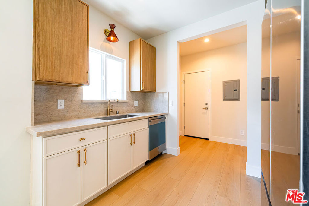 4637 W 18th Street - Photo 5