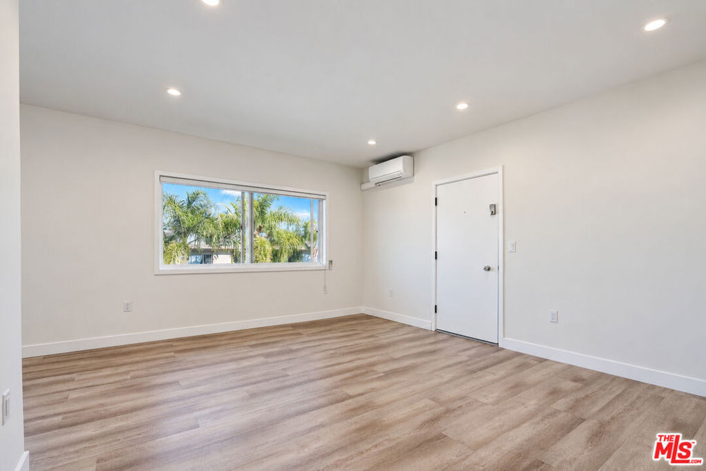 6350 Willoughby Avenue - Photo 8