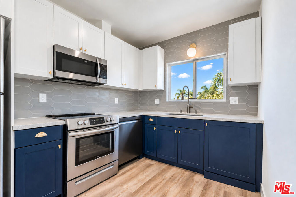 6350 Willoughby Avenue - Photo 1