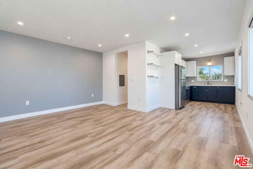 6350 Willoughby Avenue - Photo 7