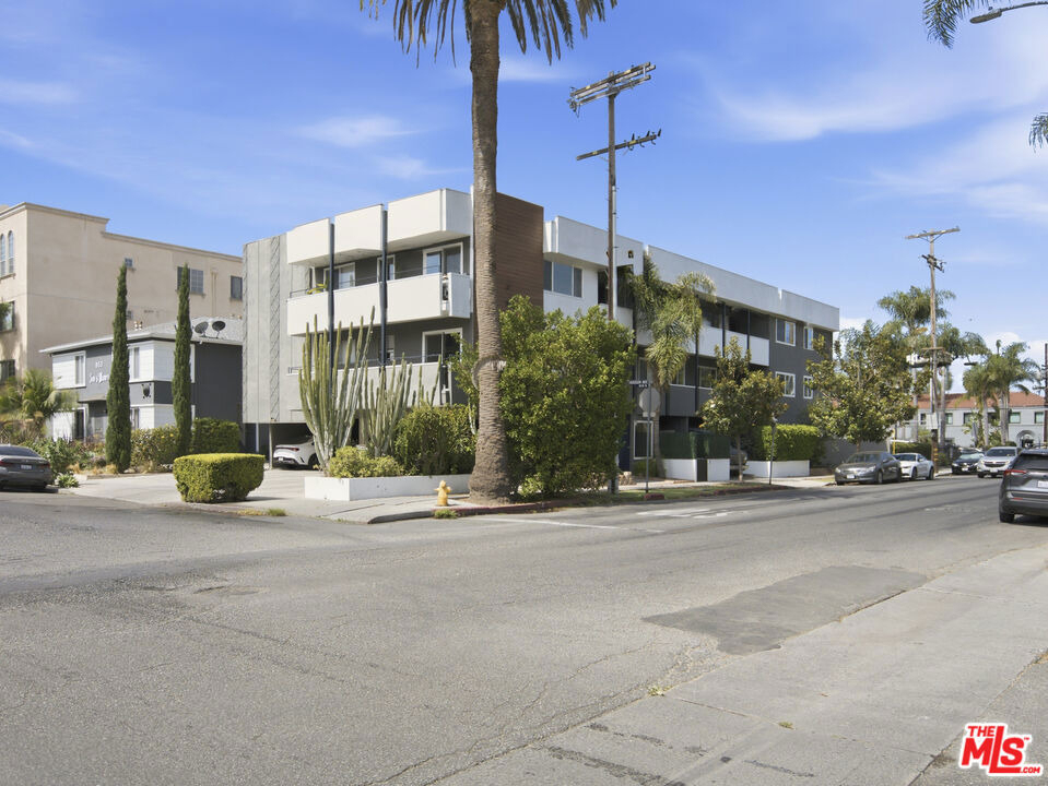 6350 Willoughby Avenue - Photo 18