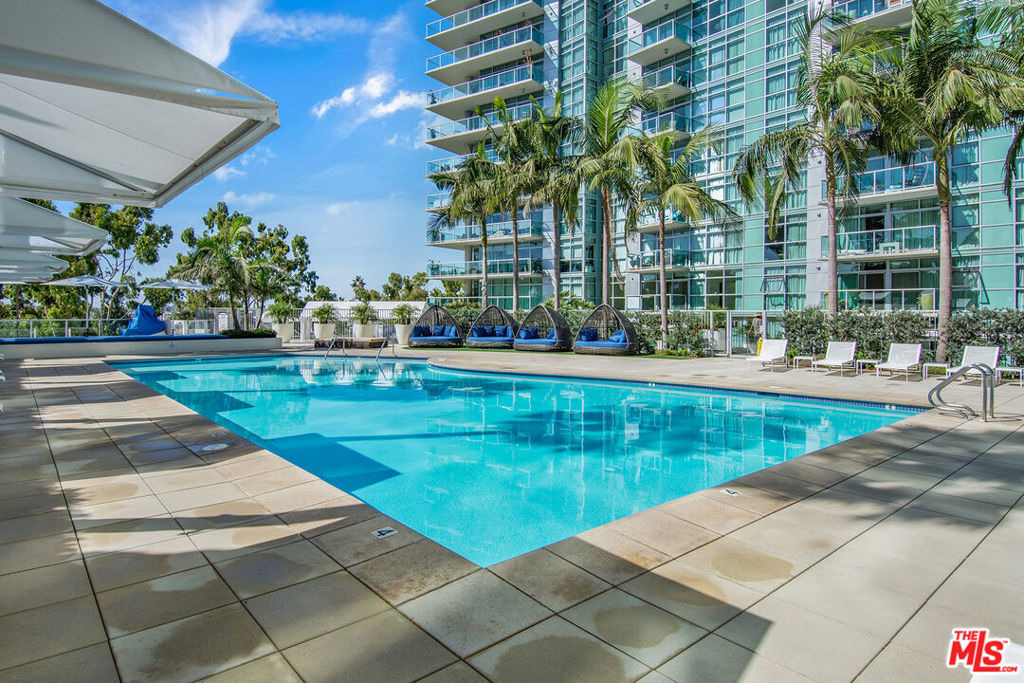 13700 Marina Pointe Drive - Photo 16