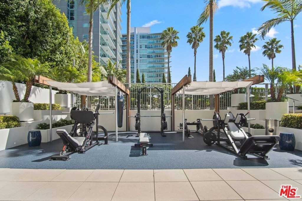 13700 Marina Pointe Drive - Photo 31