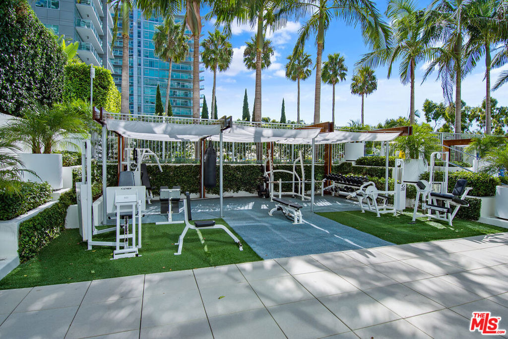 13700 Marina Pointe Drive - Photo 20
