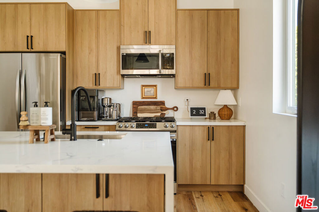 4460 Maplewood Avenue - Photo 3