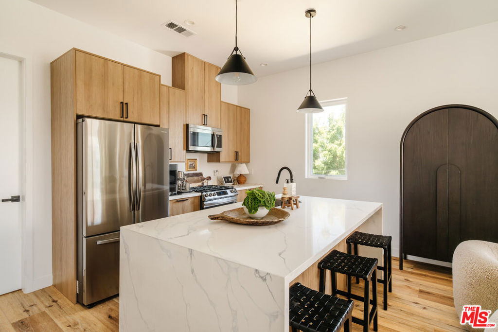 4460 Maplewood Avenue - Photo 2