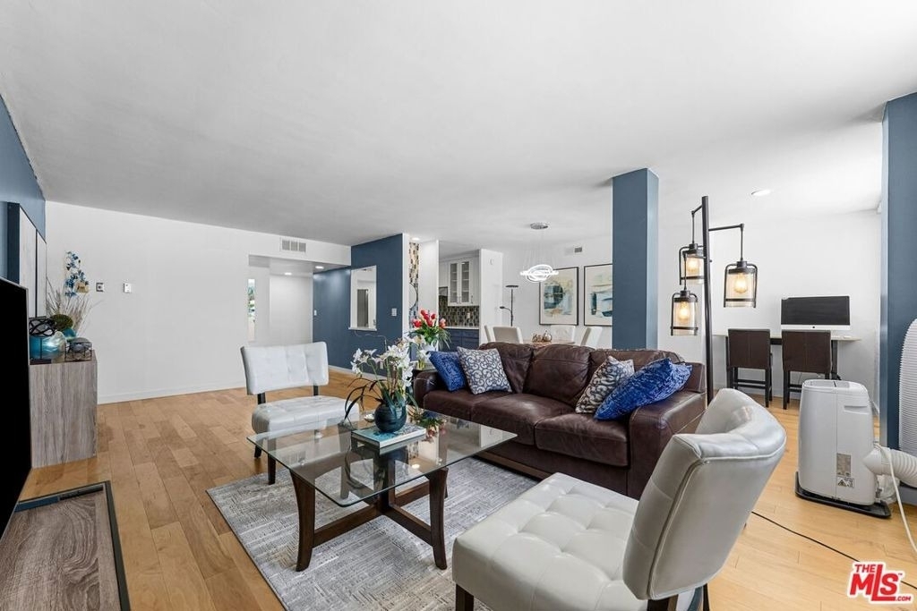 540 Kelton Avenue - Photo 3
