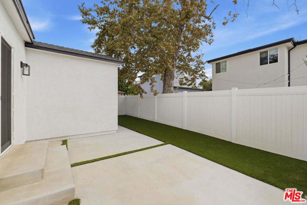 6328 Camellia Avenue - Photo 11