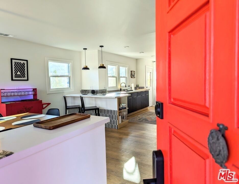 2943 Potomac Avenue - Photo 2