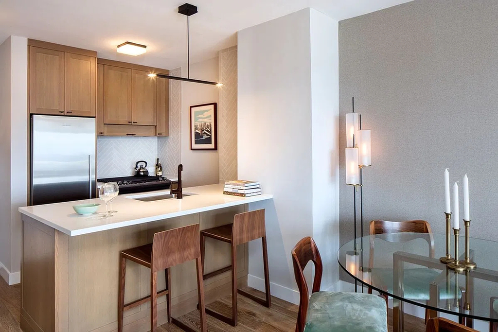 560 West 43rd Street - Photo 2