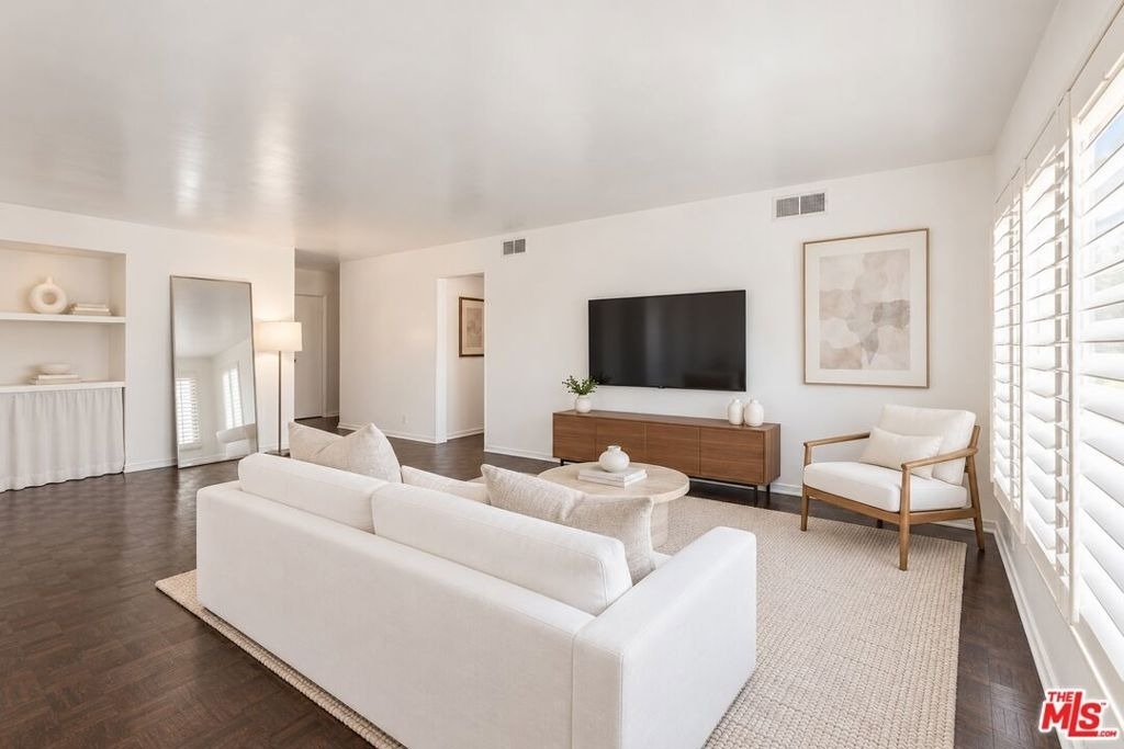 1250 N Kings Road - Photo 1