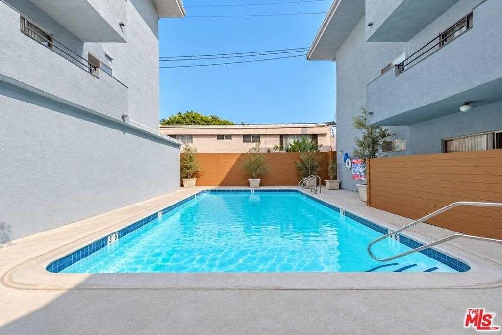 1250 N Kings Road - Photo 11