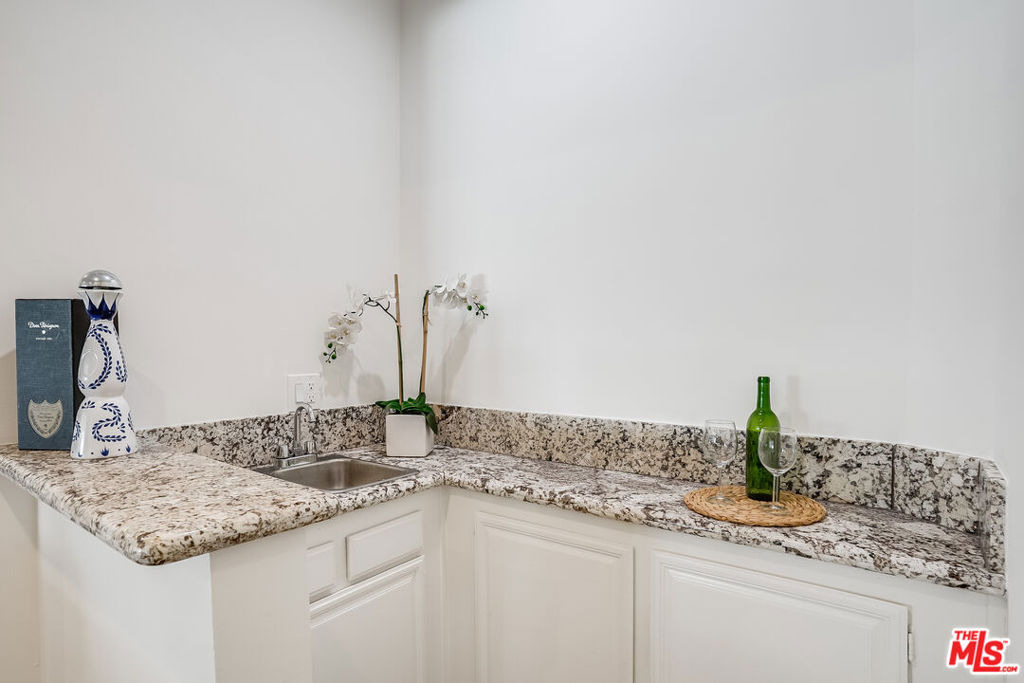 430 N Maple Drive - Photo 3