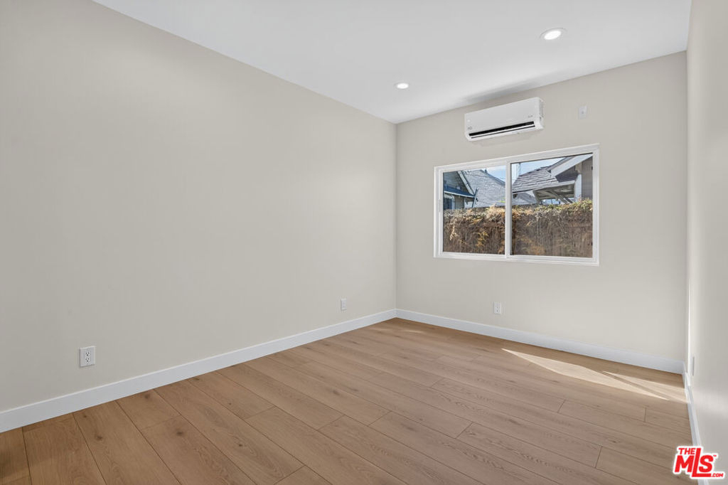 153 W 51st Street - Photo 6