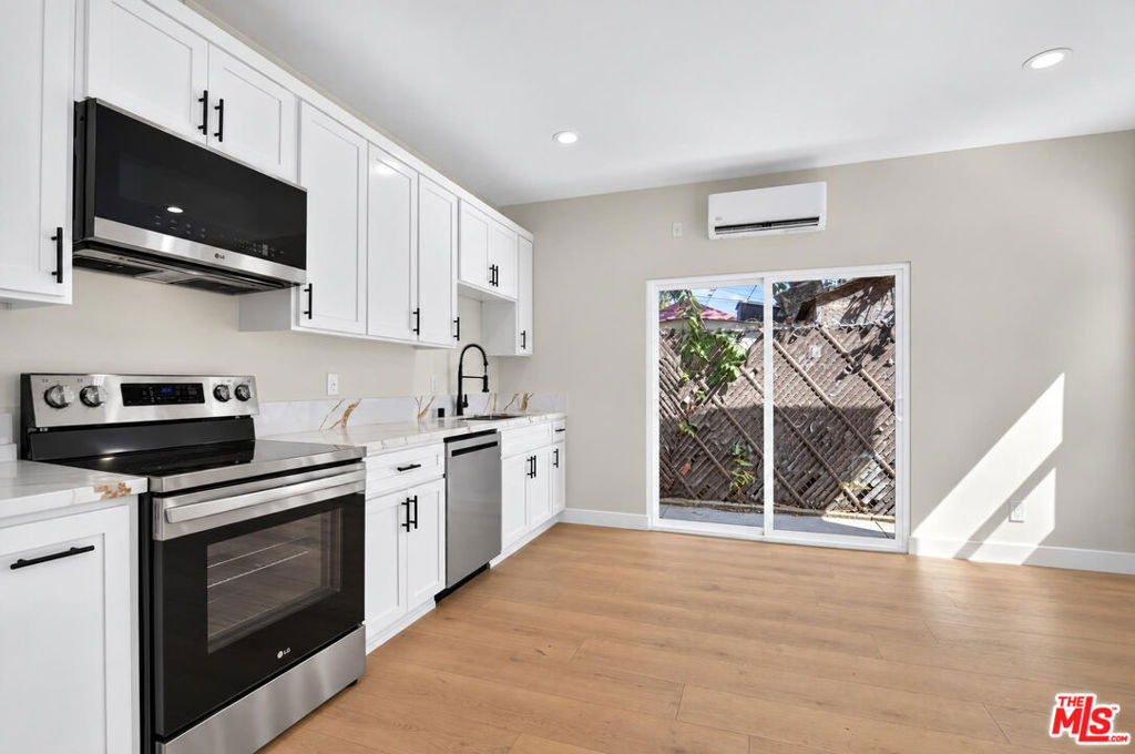 153 W 51st Street - Photo 2