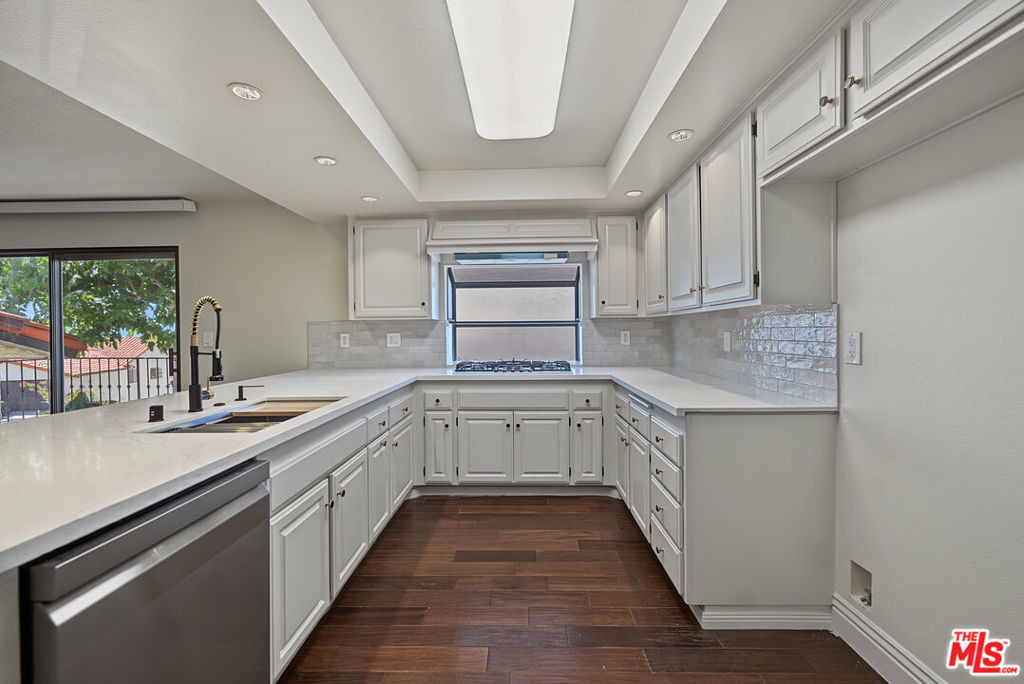 6622 Ocean Crest Drive - Photo 9