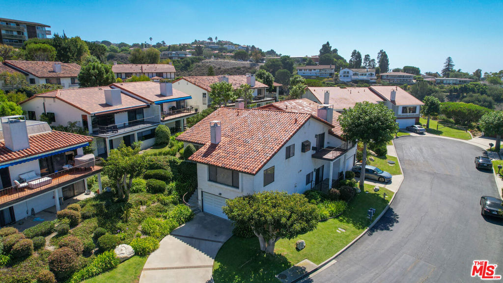 6622 Ocean Crest Drive - Photo 0