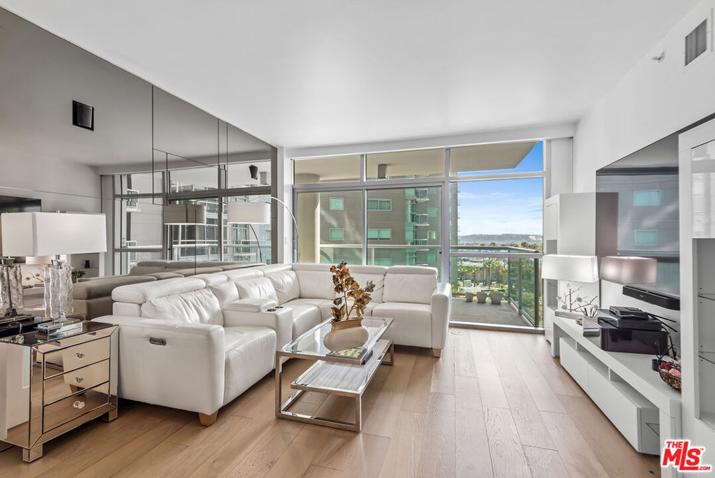 13700 Marina Pointe Drive - Photo 4
