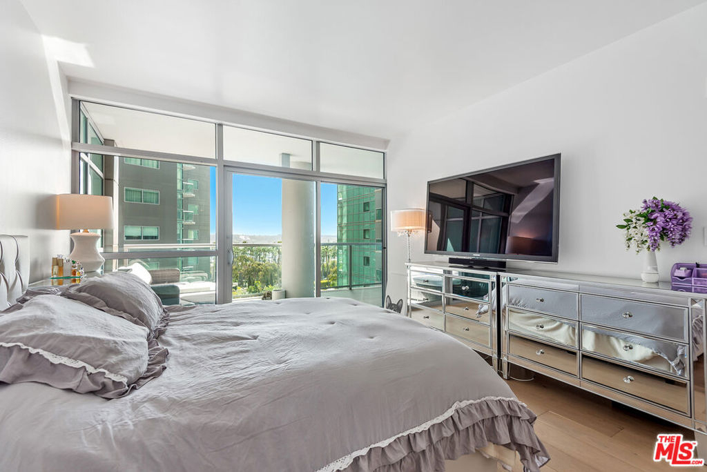 13700 Marina Pointe Drive - Photo 11