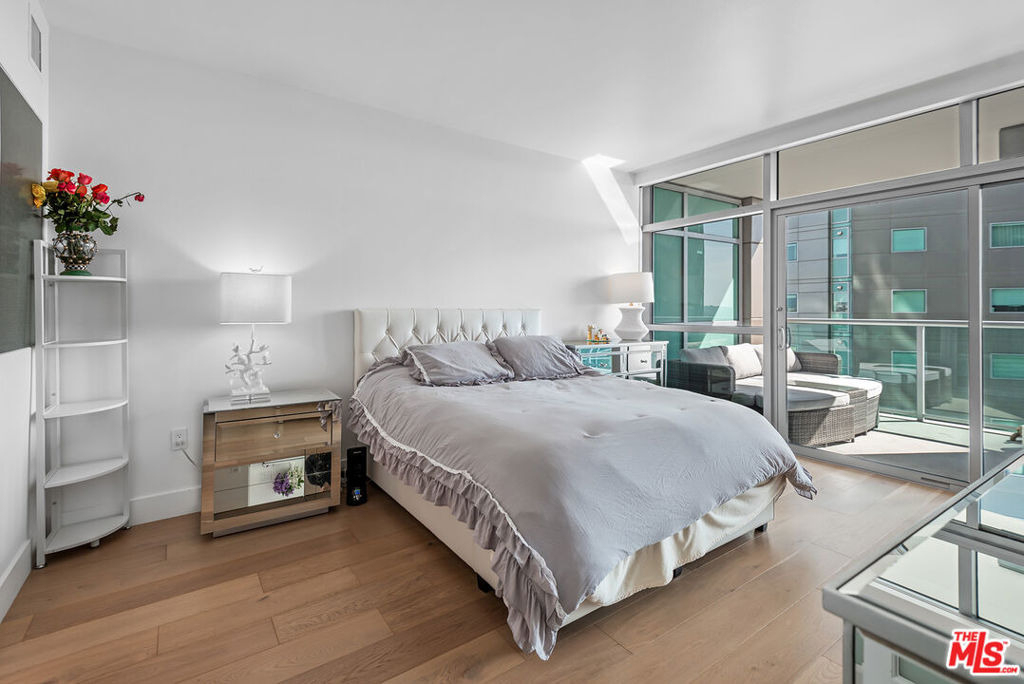 13700 Marina Pointe Drive - Photo 10