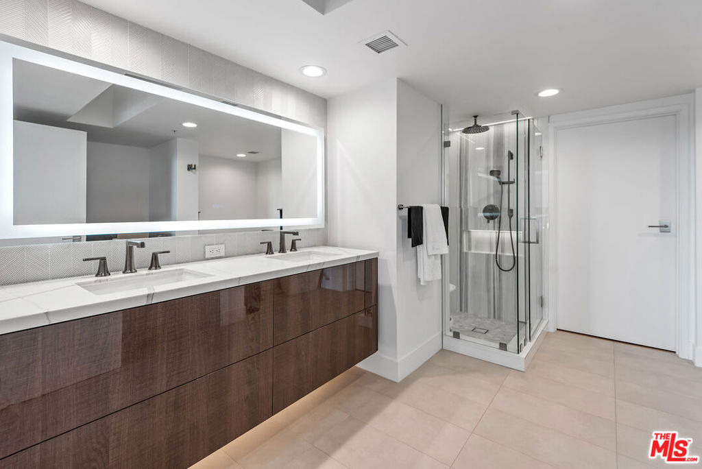 13700 Marina Pointe Drive - Photo 12