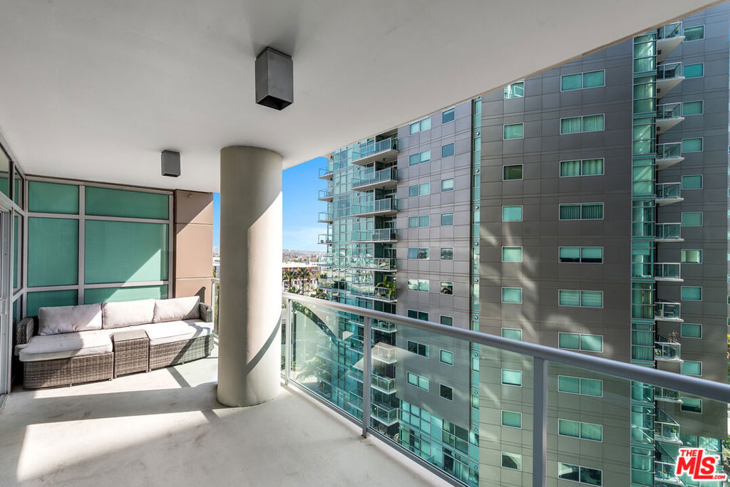 13700 Marina Pointe Drive - Photo 6