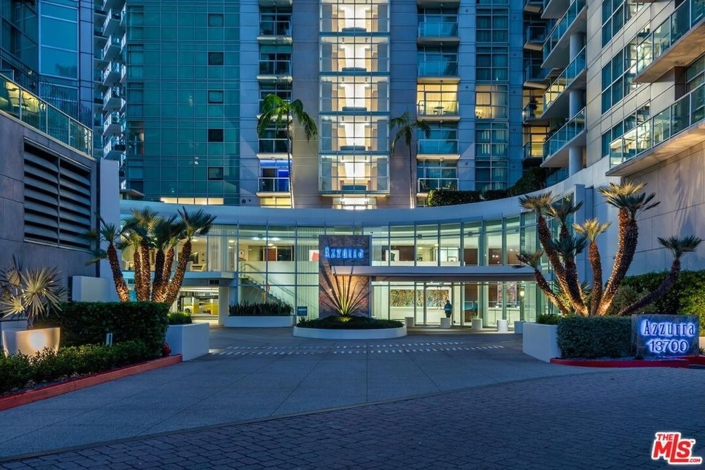 13700 Marina Pointe Drive - Photo 19