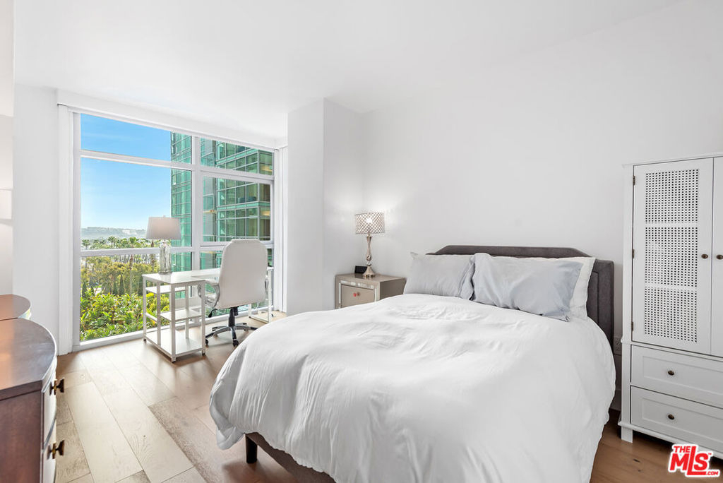 13700 Marina Pointe Drive - Photo 13