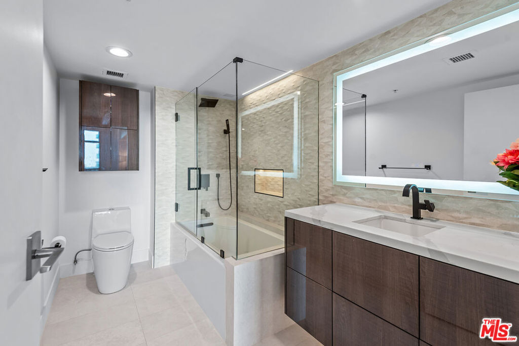 13700 Marina Pointe Drive - Photo 15