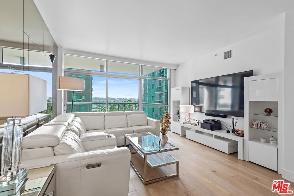 13700 Marina Pointe Drive - Photo 5