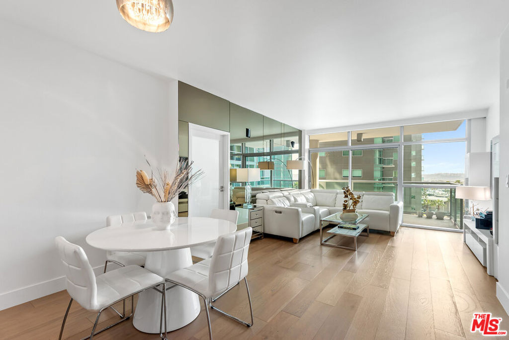 13700 Marina Pointe Drive - Photo 3