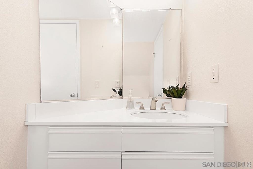 12318 Creekview Drive - Photo 4