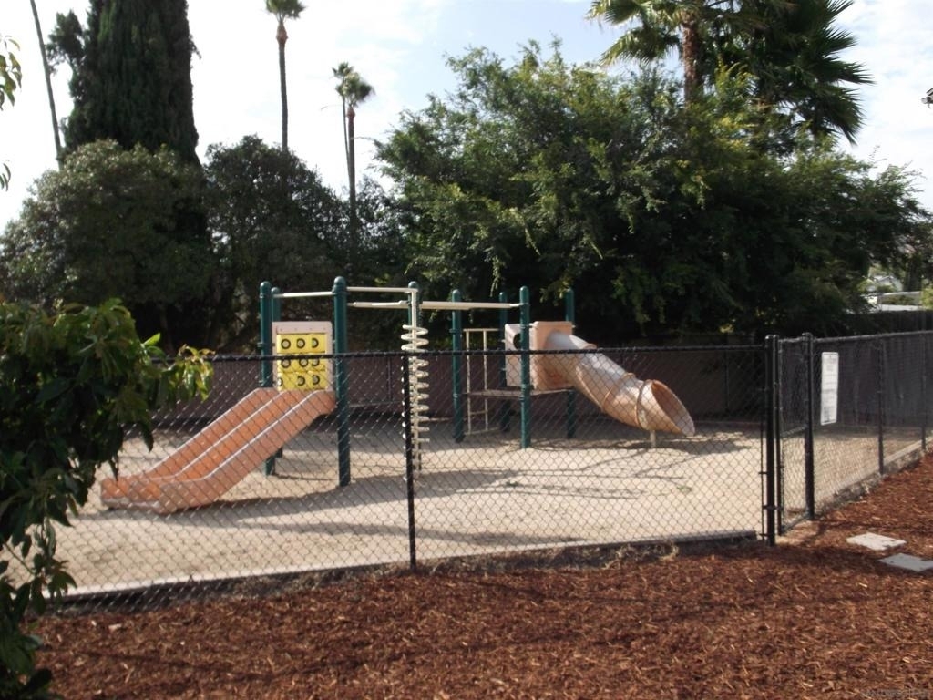 417 N Citrus Ave. - Photo 2