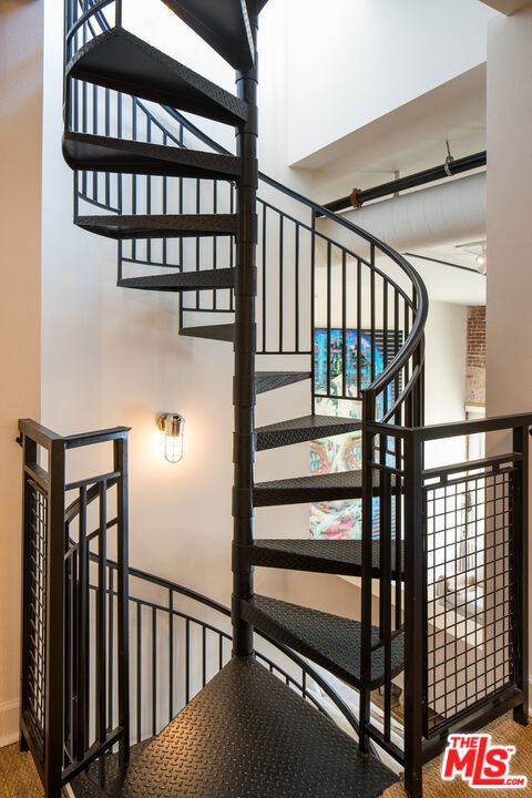 253 S Broadway - Photo 15