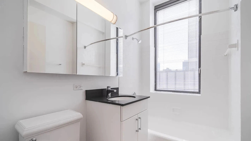 505 West 54th Street - Photo 6