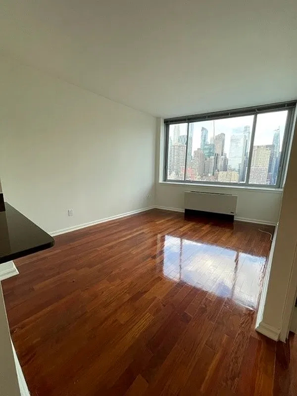 515 West 52nd Street - Photo 1