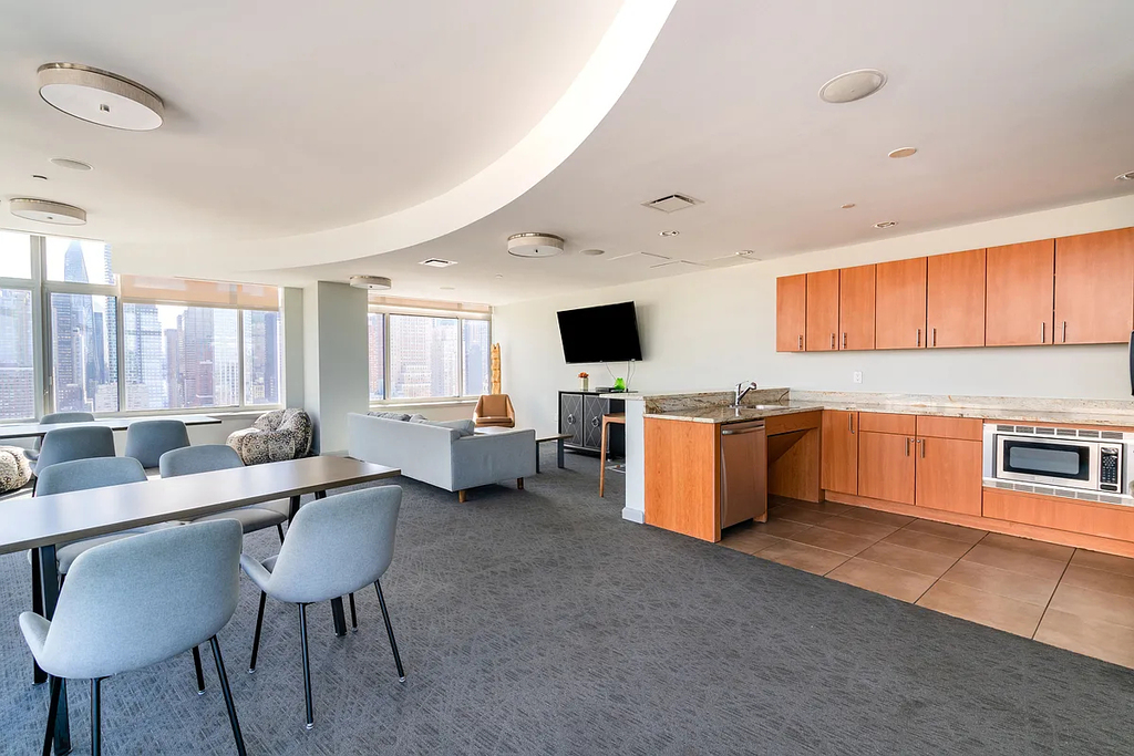 515 West 52nd Street - Photo 12