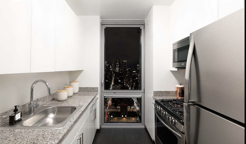 West 37th Street - Photo 3