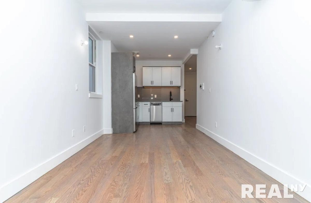 Nostrand Avenue - Photo 2