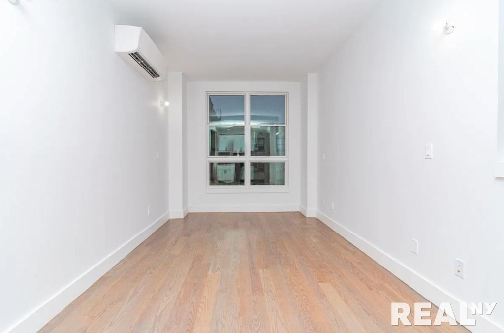 Nostrand Avenue - Photo 1
