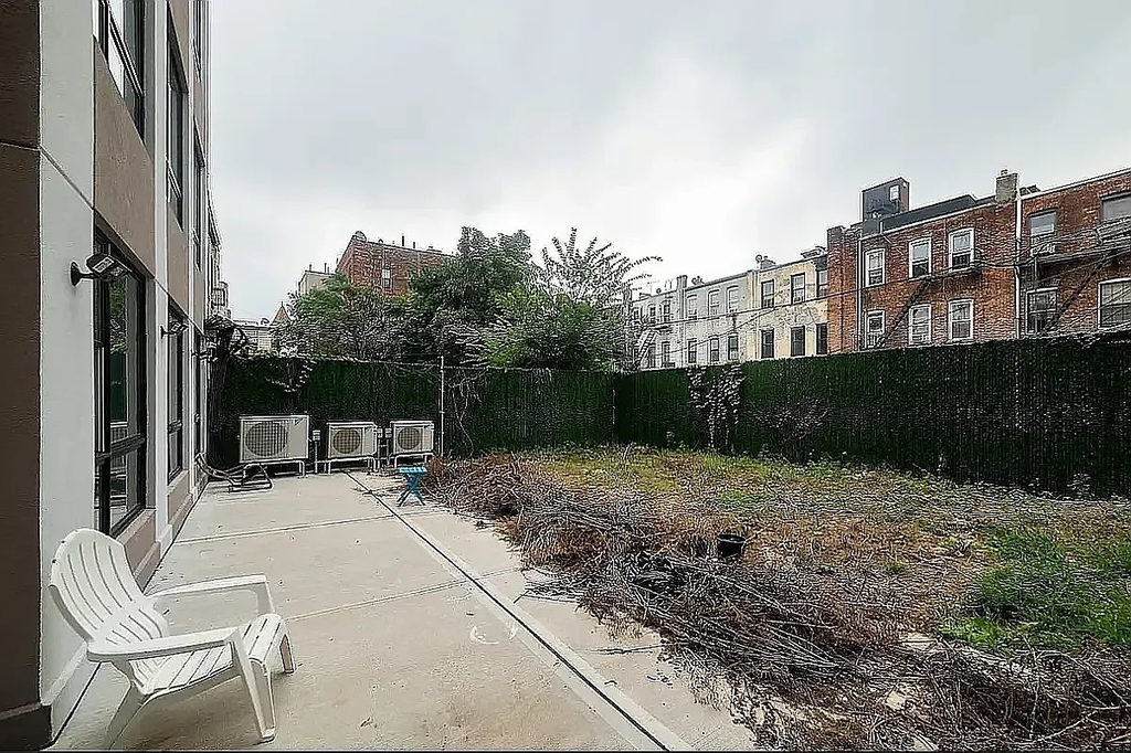 East 28th Street - Photo 8