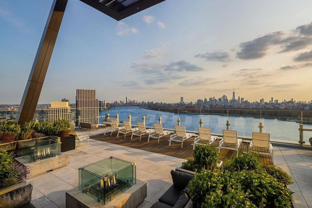 57th Avenue - Photo 9