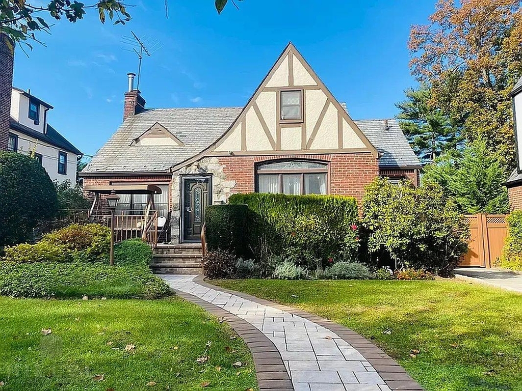 Tudor Road - Photo 0