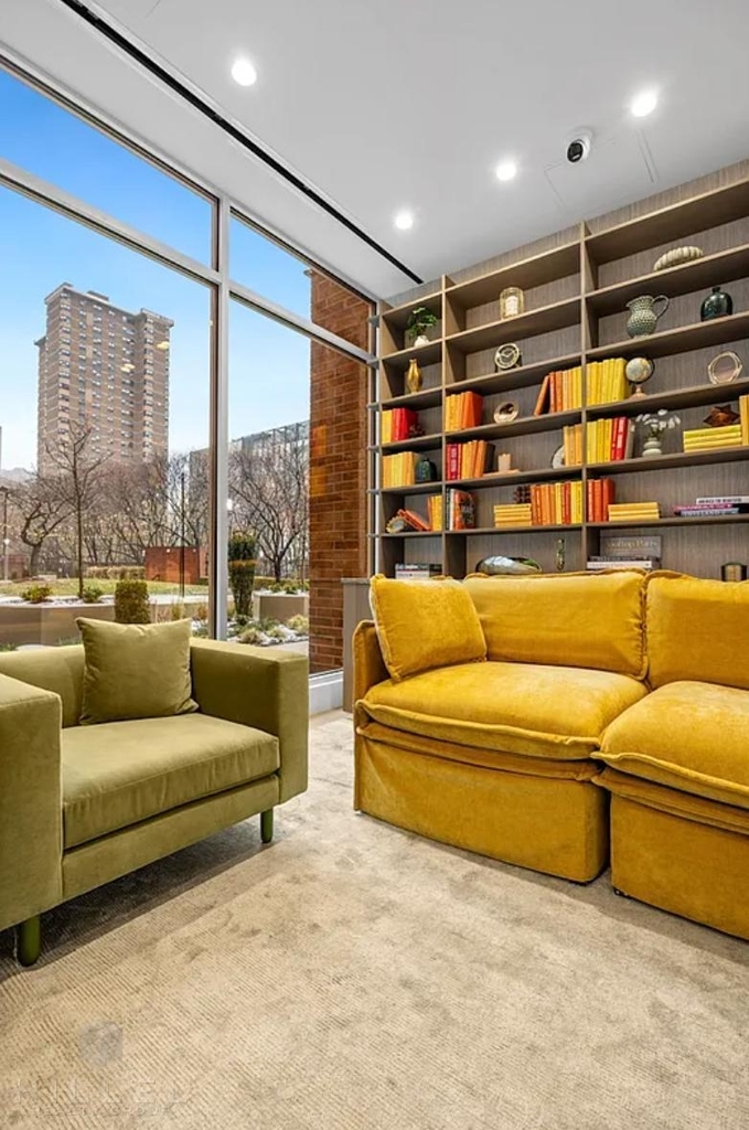 Second Avenue - Photo 10
