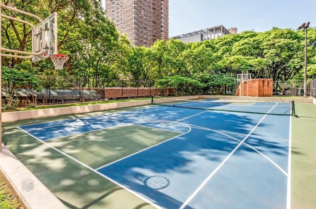 Second Avenue - Photo 12