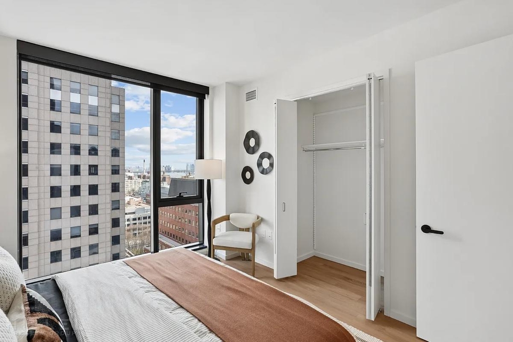 Willoughby Street - Photo 2